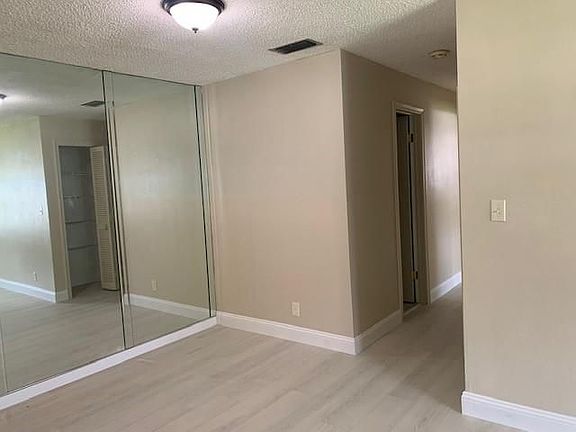 5th image of 413 SW Natura Ave APT A