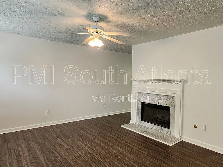 588 Hunnicutt Rd SE — Photo 4