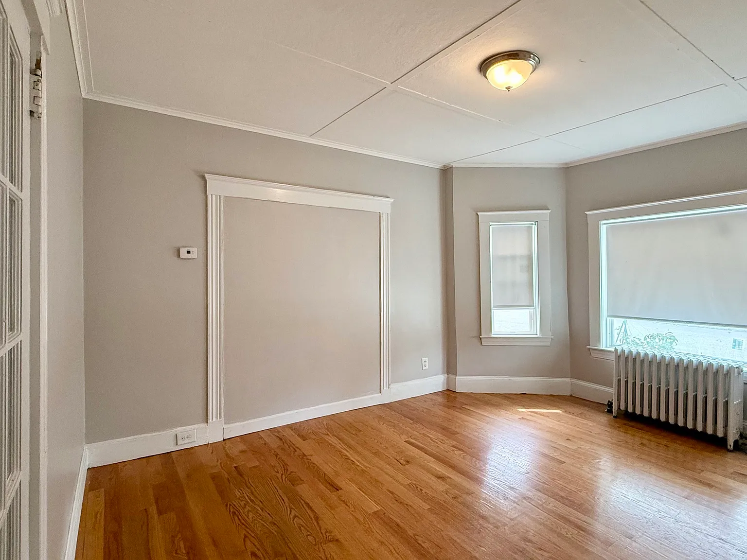 3 bed, 1.0 bath, 950 sqft, $3,000 — Photo 4