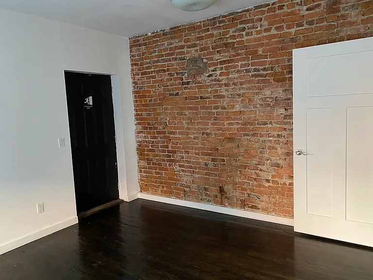 880-894 Oak St #880 — Photo 17