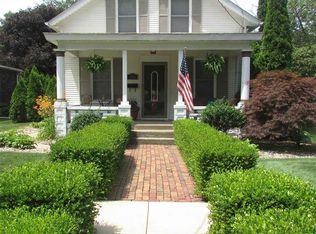 304 S Pine St, Washington, IL 61571