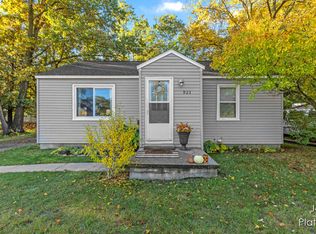 923 W Grove St, Greenville, MI 48838