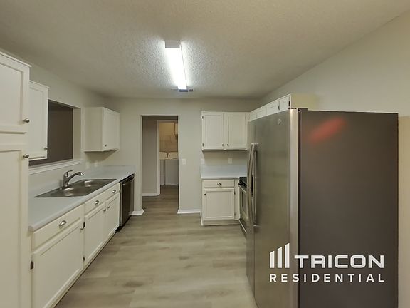 4th image of 1629 Gainsborough Way