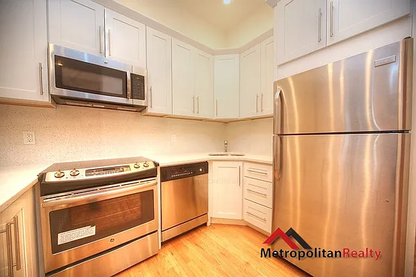 Rented by Metropolitan Realty | media 16