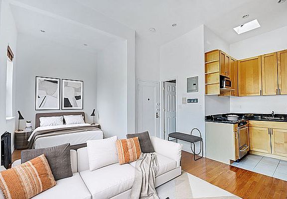3rd image of 216 E 28th St APT 4A