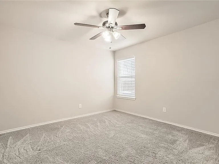 612 Copper Ct — Photo 12