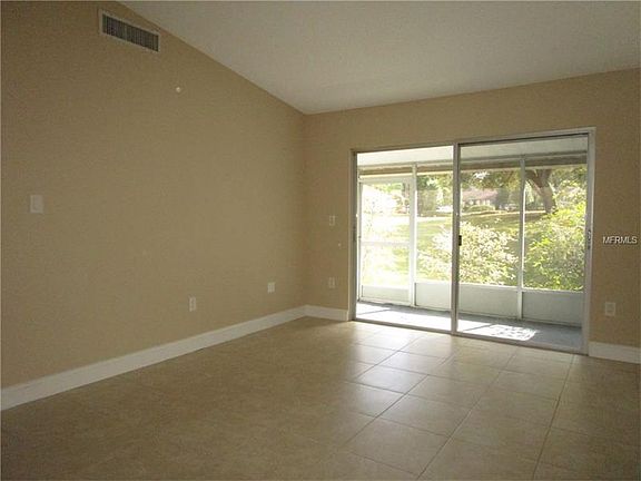 4th image of 2290 Abbey Ln APT A