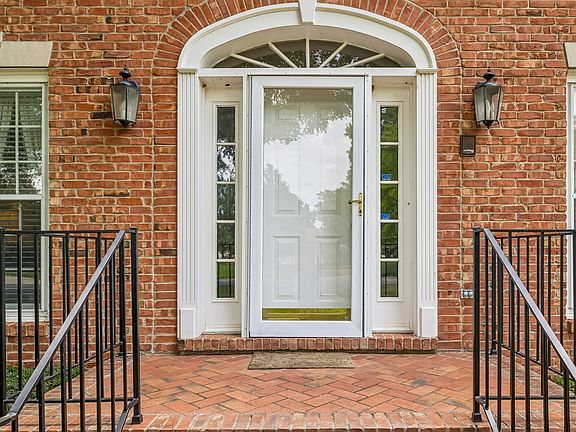 5th image of 1449 Georgetown Ln