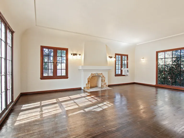 1460 S Holt Ave — Photo 10