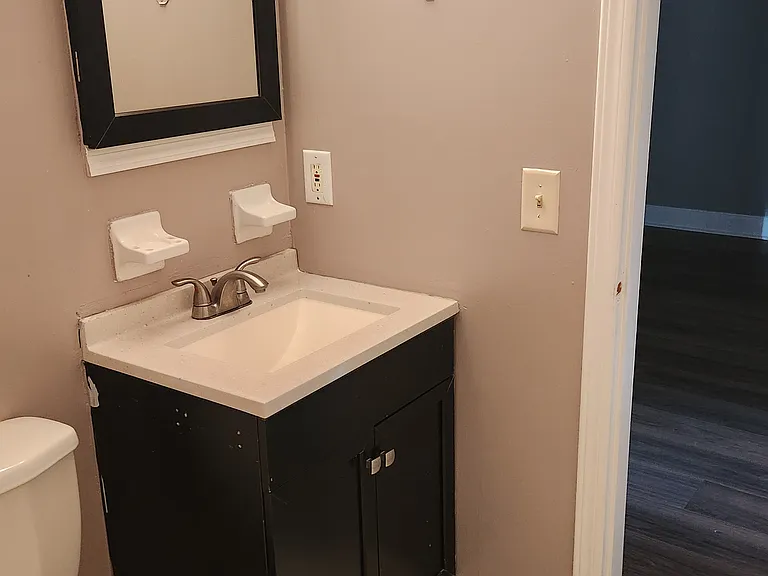 6452 Malibu Dr — Photo 10