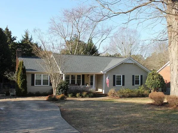 6109 Iris Dr, Raleigh, NC 27612