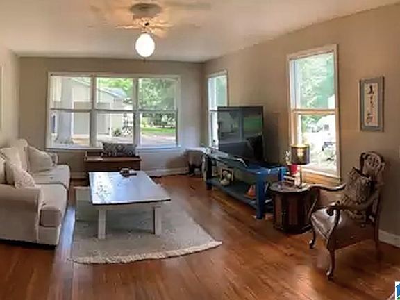 3rd image of 1420 40th Way E