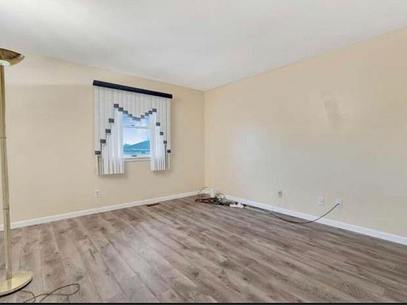 5th image of 7568 Wright St