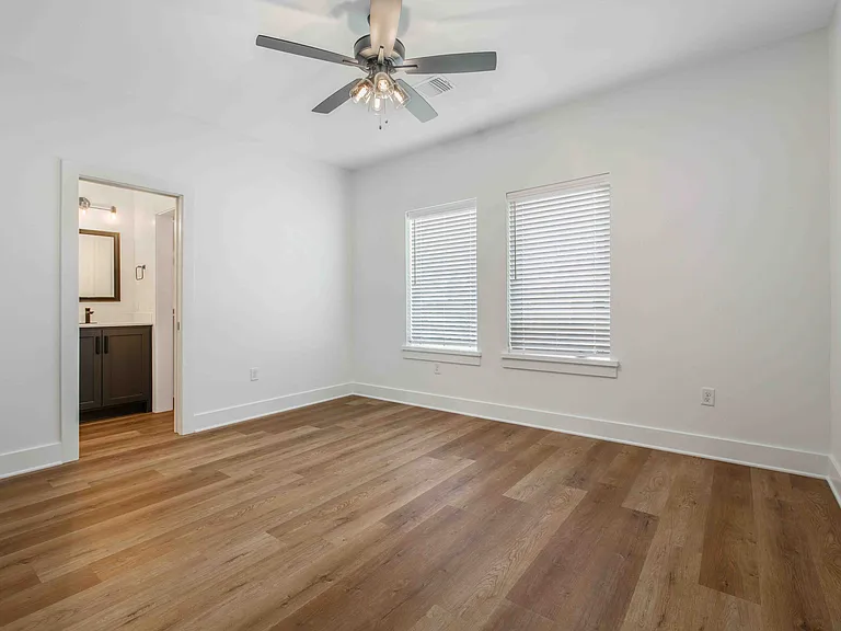200 Live Oak St E — Photo 8
