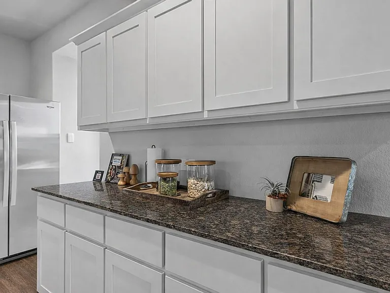 1018 Sycamore Dr — Photo 3
