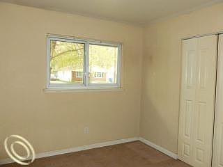 3rd image of 33458 Somerset St