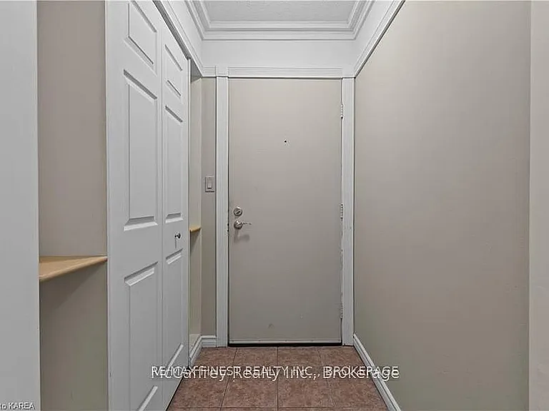 1010 Pembridge Cres #110 — Photo 2
