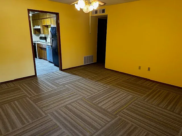 2 bed, 1.5 bath, 928 sqft, $950 — Photo 4