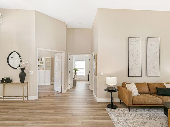 4th image of 470 Stonehenge Cir