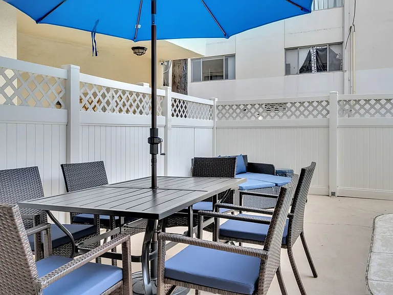 432 N Palm Dr — Photo 26