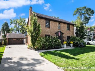 2350 Englewood Dr SE, East Grand Rapids, MI