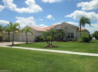 2219 Grove Dr, Naples, FL 34120