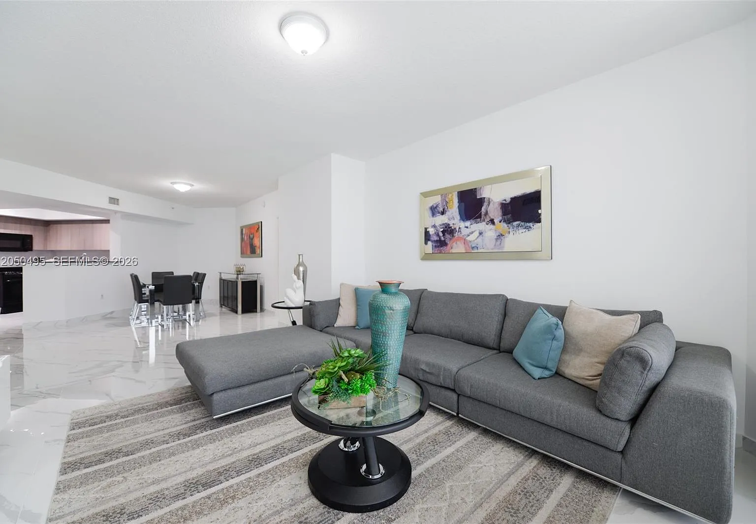La Perla Condo — Photo 4