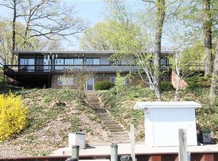 16111 Suffolk Dr, Spring Lake, MI 49456