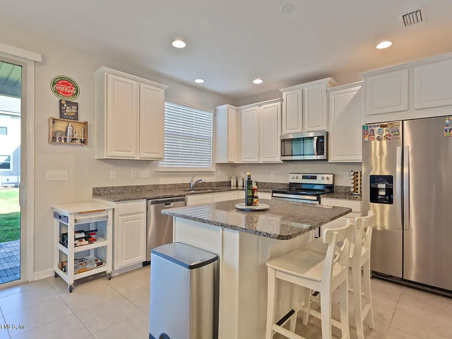 3 bed, 1476 sqft, $2,200 — Photo 2