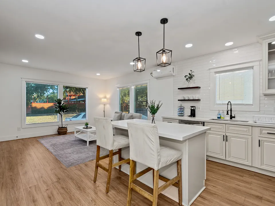 102 S Lockwood Dr #2