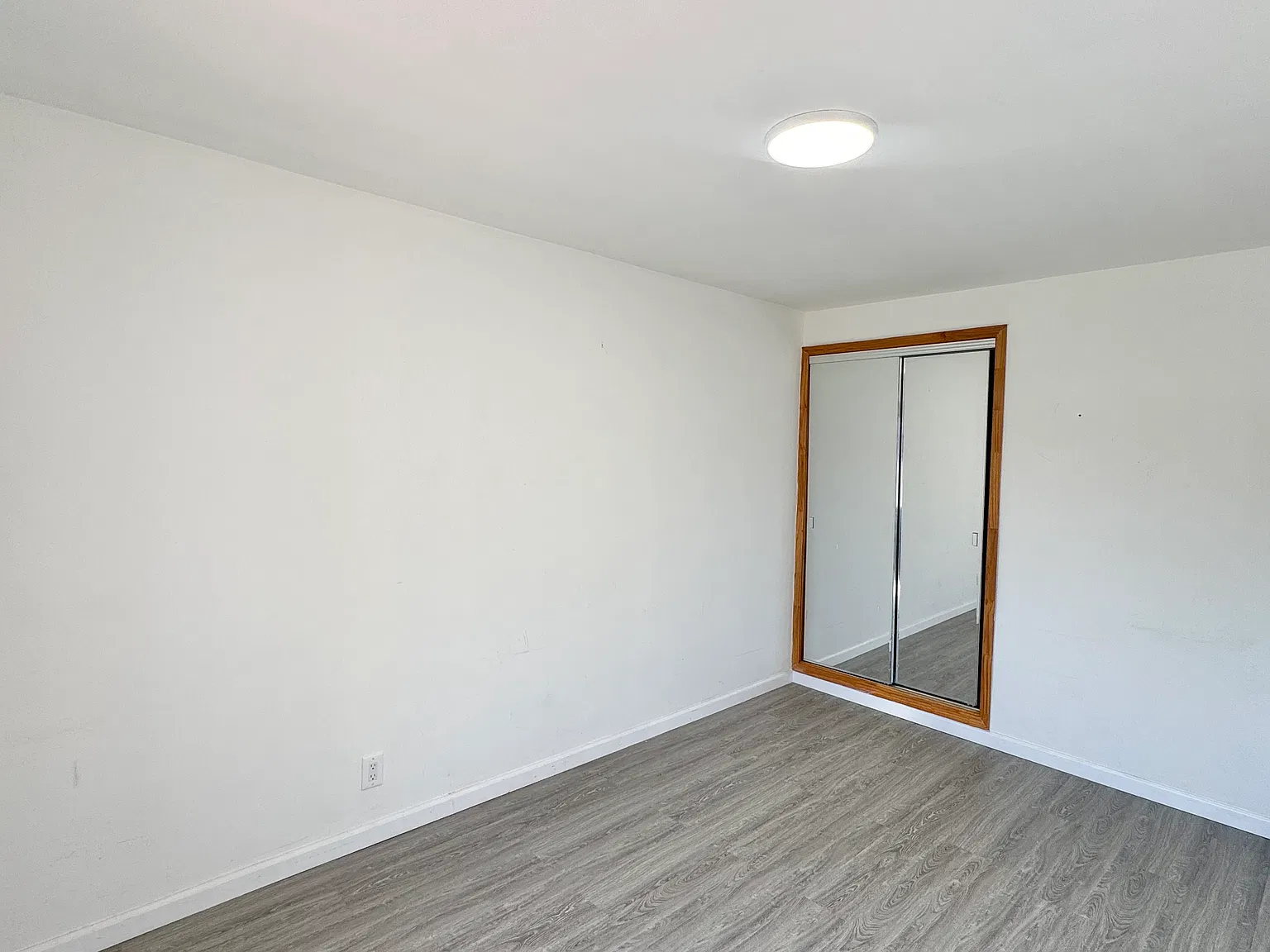 2 bed, 700 sqft, $2,500 — Photo 3