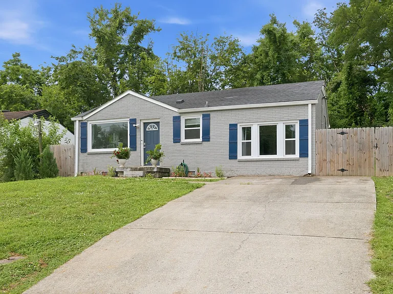 3223 Panorama Dr — Photo 1