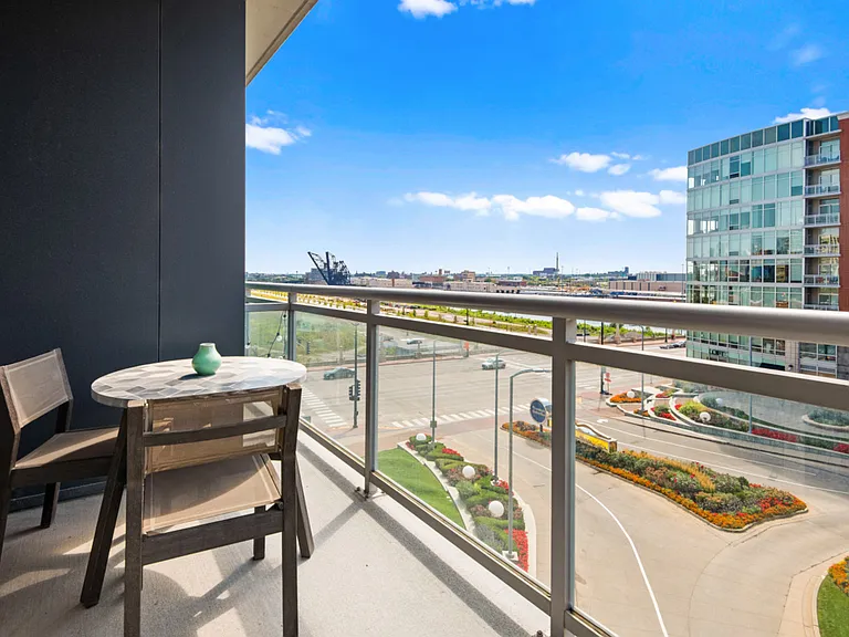 Roosevelt Collection Lofts — Photo 9