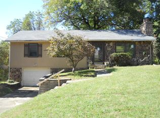 5704 Blue Spruce Ct, Louisville, KY 40214