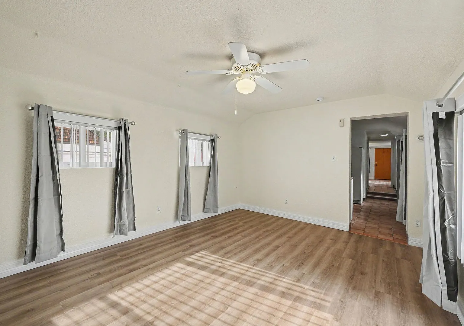 Charming 2-Bedroom Apartment in Berkeley - Available NOW — Photo 3
