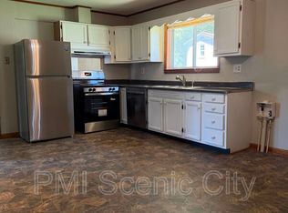 2 Canary Ln, Rossville, GA 30741