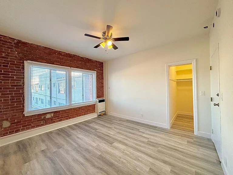 147 S Normandie Ave — Photo 3