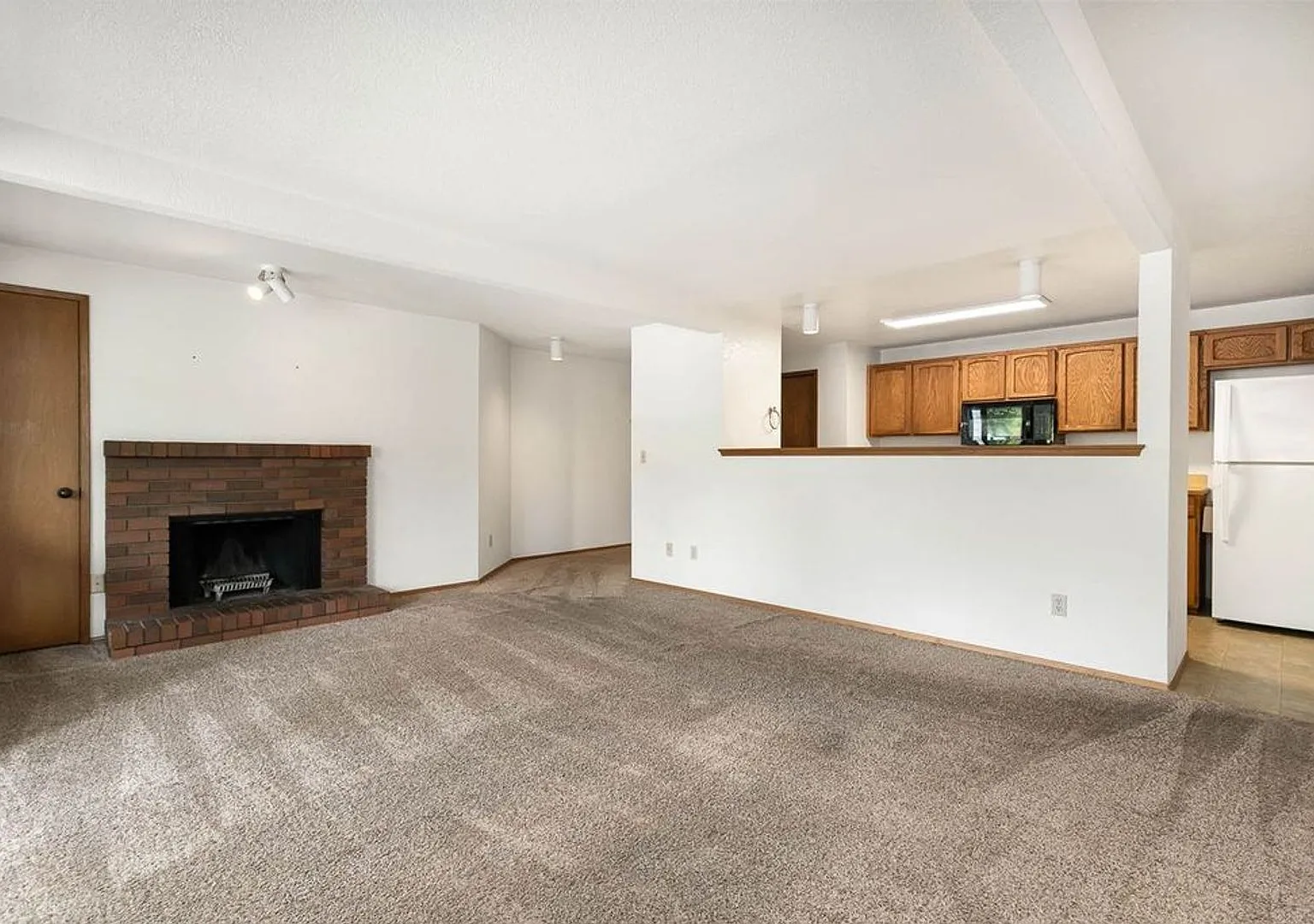 Condo in Mercer Island! — Photo 3