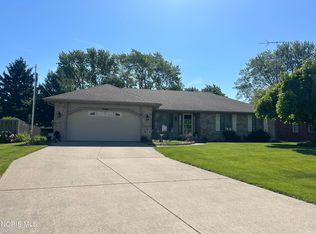 126 Luella Ave, Oregon, OH 43616