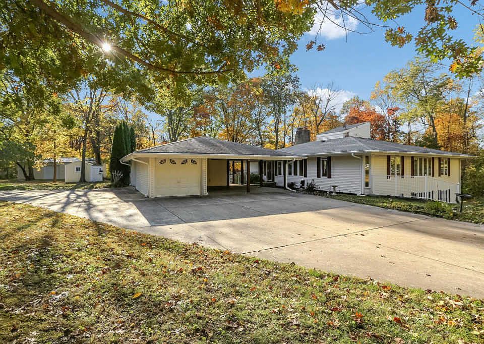 1st image of 31 Castle Dr