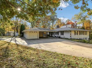 31 Castle Dr, Florissant, MO 63034