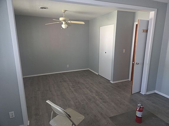 3rd image of 608 Briar Ct