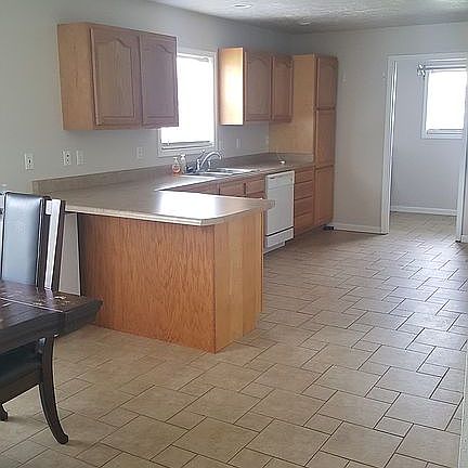 5th image of 115 Stonewell St