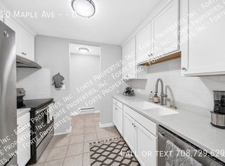 720 Maple Ave APT D, Downers Grove, IL 60515