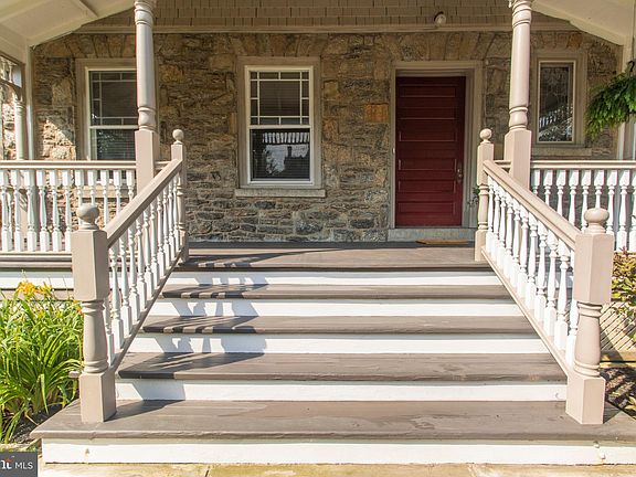4th image of 12 Asbury Ave
