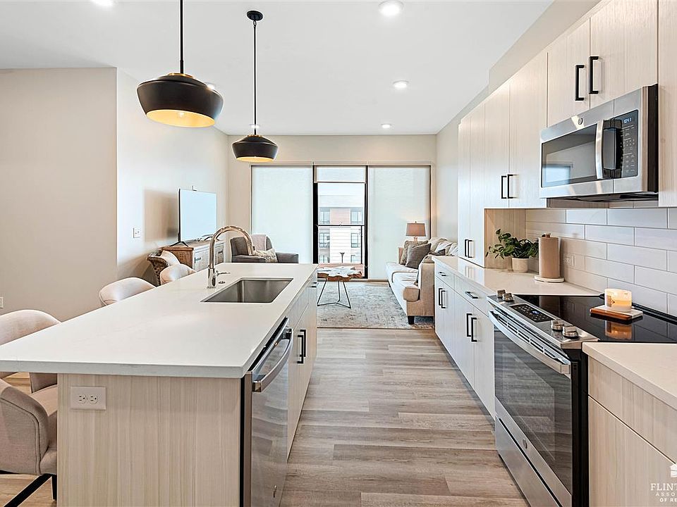 3010 Fieldhouse Cir 206A, Manhattan, KS 66503 MLS 20240036 Zillow