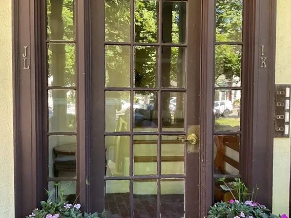 100 Main St APT I, Andover, MA 01810