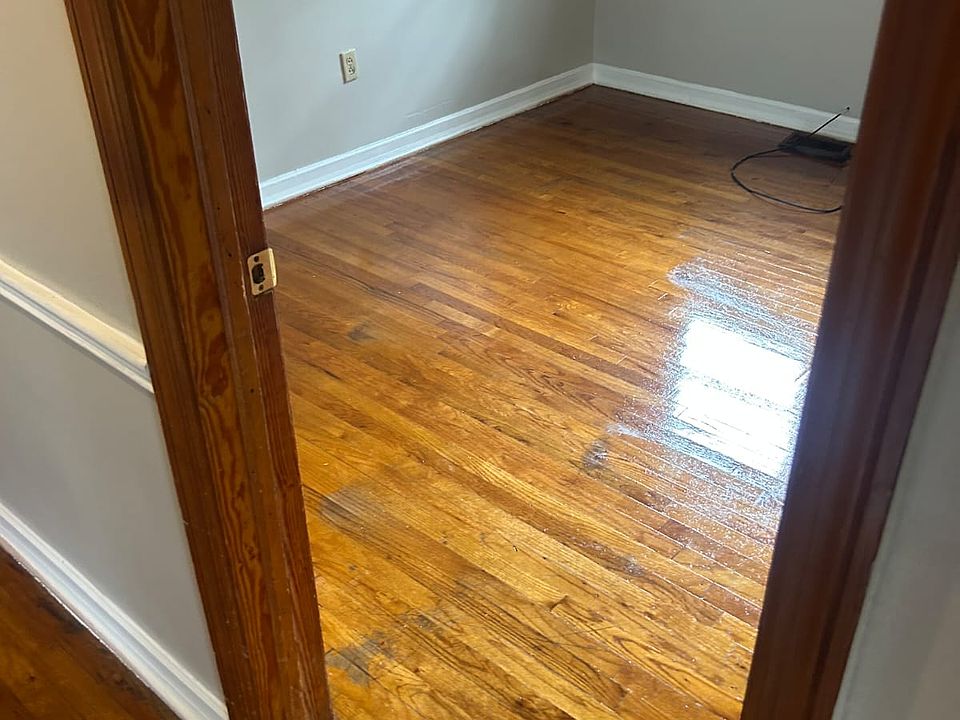 2nd image of 2563 Crescent Dr
