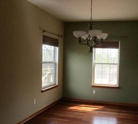 4th image of 835 Meadowview Ln