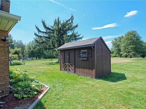 3rd image of 9566 Airlane Dr